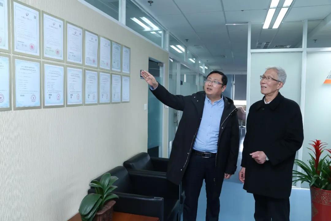市教委學(xué)生事務(wù)中心、成才與就業(yè)編輯部、上海市創(chuàng)業(yè)基金會(huì)（EFG）、覺群文教基金會(huì)領(lǐng)導(dǎo)蒞臨颯智指導(dǎo)(圖6)
