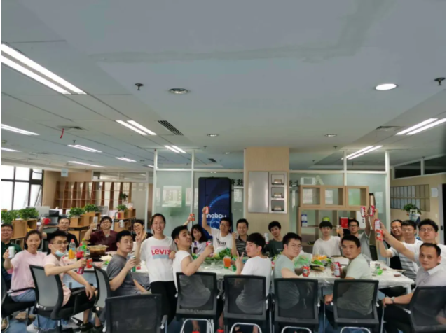 智能巡游機(jī)器人上崗“陪讀”，測溫消毒做學(xué)子的貼身“保鏢”(圖4)